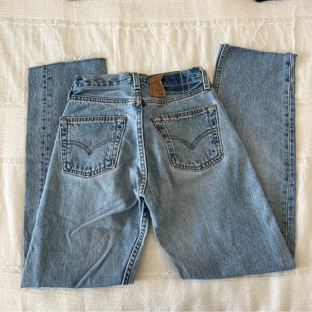 Vintage Levi 501 jeans light wash raw hem 24